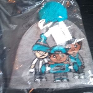 Protective and moisturizing headwear